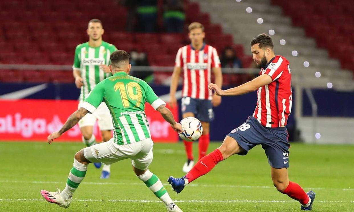 马竞再遭爆冷,争冠形势急转直下,皇马豪取七连胜紧追巴萨,积分差距仅剩一分,西甲争冠悬念重燃